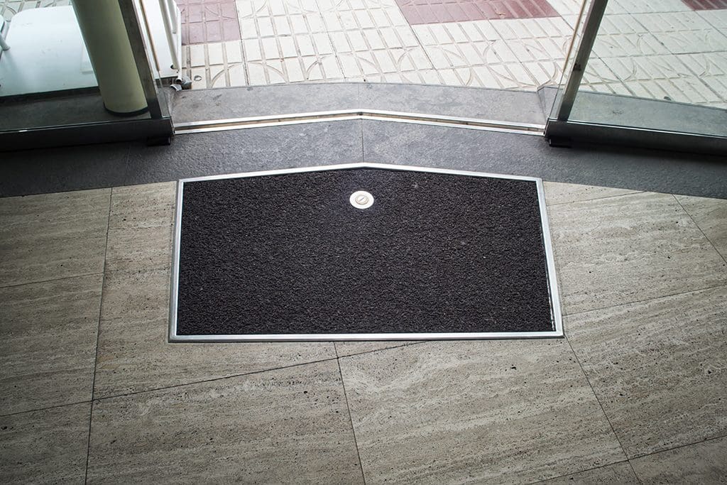 5 Reasons Your Business Should Be Using Floor Mats This Winter